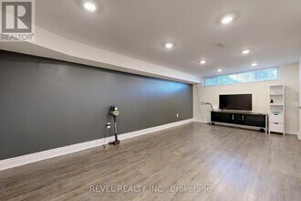 213 Rosedale Dr in Whitby, ON - Building Photo - Building Photo