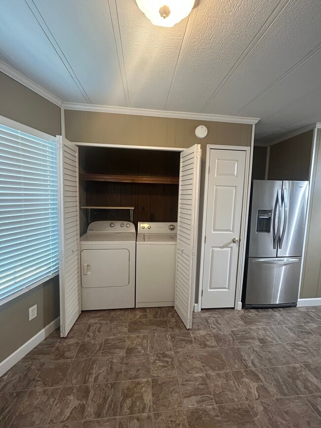 property at 1009 Roma Dr