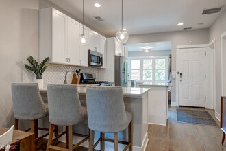 2344 N Oakley Ave in Chicago, IL - Building Photo - Building Photo