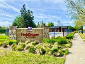 467 NW 27th St in Redmond, OR - Building Photo - Building Photo