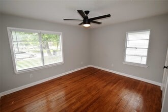 8130 Sharondale Dr in Houston, TX - Building Photo - Building Photo