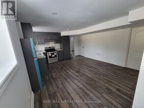 32 Westminster Cir in Barrie, ON - Building Photo - Building Photo