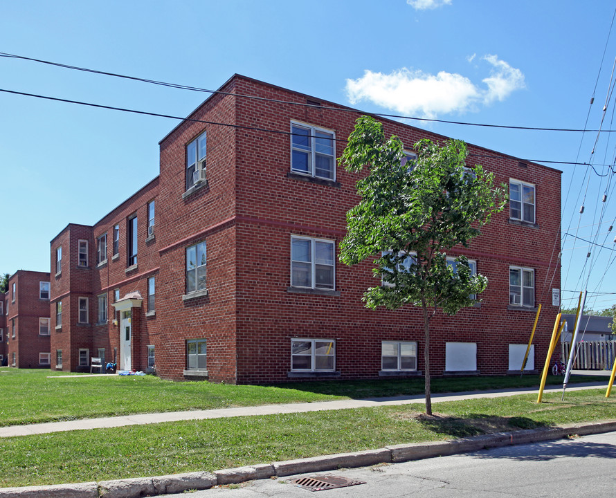 20-24 Pell St in Toronto, ON - Building Photo