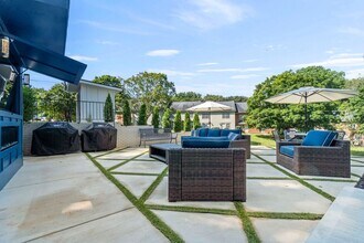 230 13th Ave Pl NW in Hickory, NC - Foto de edificio - Building Photo