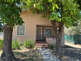 1032 W 2nd St in Chico, CA - Building Photo
