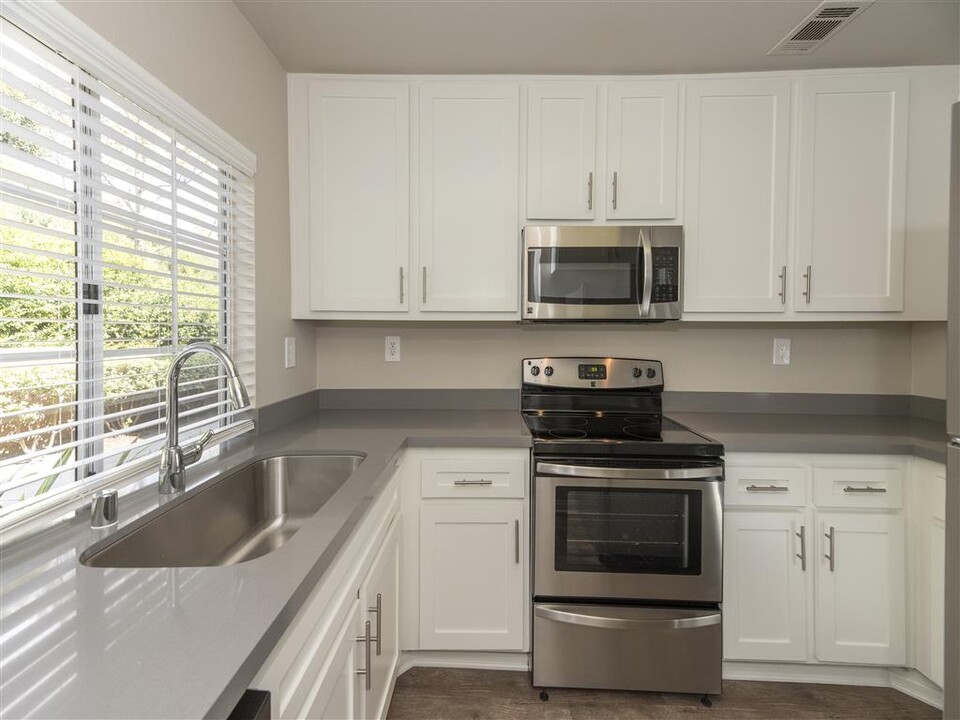 Paloma Summit Condominium Rentals in Foothill Ranch, CA - Foto de edificio