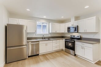 5021 SE Haig St in Portland, OR - Building Photo - Building Photo