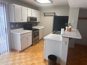 5125 Singleton Dr, Unit 37 C in Hilliard, OH - Foto de edificio - Building Photo