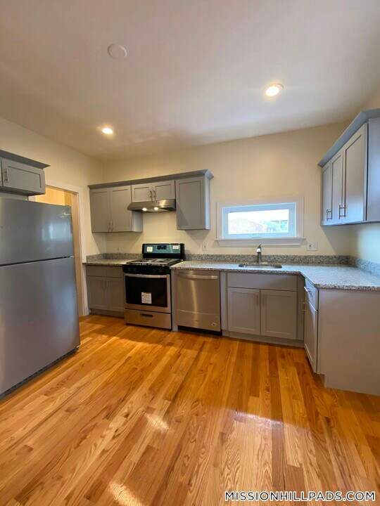 55 Lawn St in Boston, MA - Building Photo