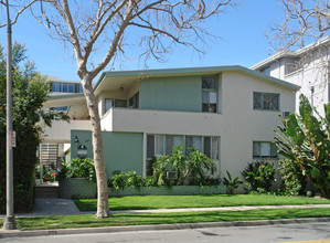 305 S Rexford Dr in Beverly Hills, CA - Building Photo - Building Photo