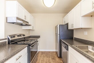 Bridgeport in Newark, CA - Foto de edificio - Building Photo