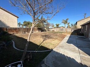 5707 Alagon St in Bakersfield, CA - Foto de edificio - Building Photo