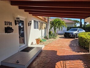 1191 W 53rd Terrace in Hialeah, FL - Building Photo - Building Photo