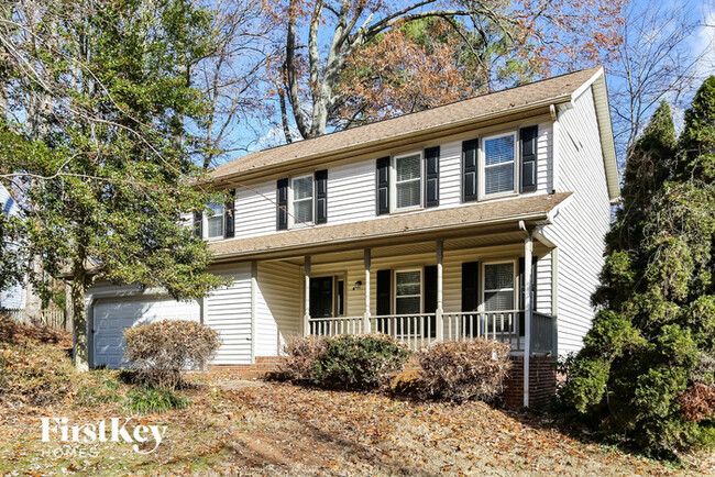 4 Country Woods Ct in Greensboro, NC - Foto de edificio - Building Photo