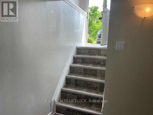 1437 Westbrook Dr in Peterborough, ON - Building Photo - Building Photo