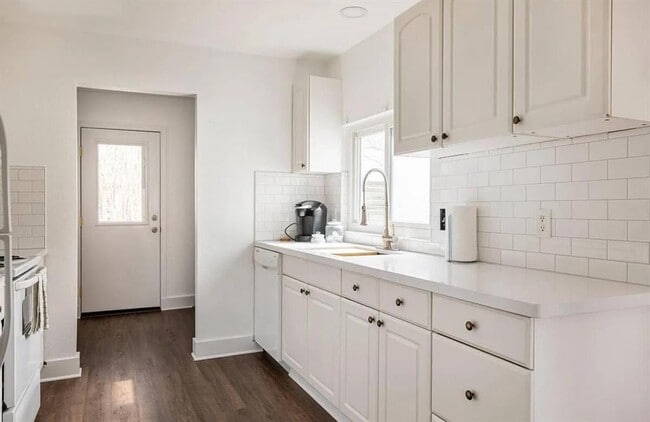 property at 2709 Parker Ln