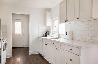2709 Parker Ln in Austin, TX - Building Photo - Building Photo