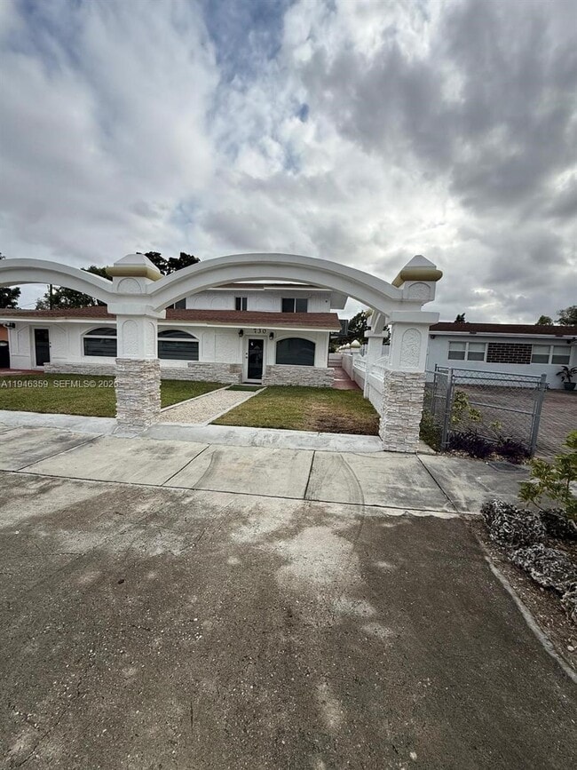 730 Curtiss Dr in Opa Locka, FL - Building Photo - Building Photo