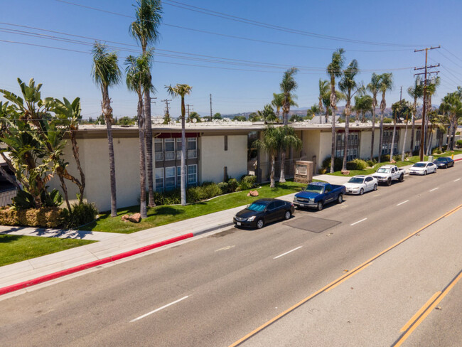 Whittier Terrace Apartments in Whittier, CA - Building Photo - Primary Photo