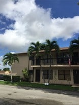 2555 W 67th Pl, Unit 0 in Hialeah, FL - Building Photo