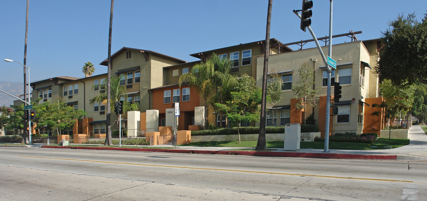 Rosewood Court in Pasadena, CA - Building Photo