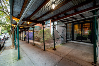 10240 67th Dr in Forest Hills, NY - Building Photo - Building Photo