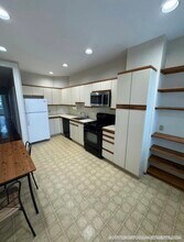 883 E 4th St, Unit 2 in Boston, MA - Building Photo - Building Photo
