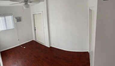 5660 Case Ave-Unit -B in Los Angeles, CA - Building Photo - Building Photo
