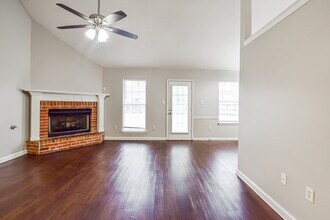 1865 Winners Cir N in Southaven, MS - Foto de edificio - Building Photo