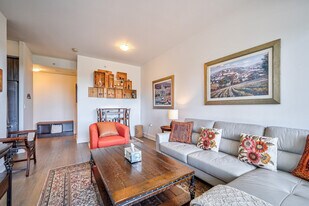 30 Shore Breeze Dr, Unit SI ID1513089P in Toronto, ON - Building Photo