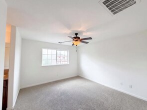 251 Sugnet Way in Sacramento, CA - Building Photo - Building Photo