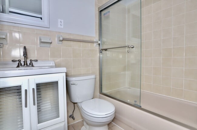 property at 4901 Murphy Pl