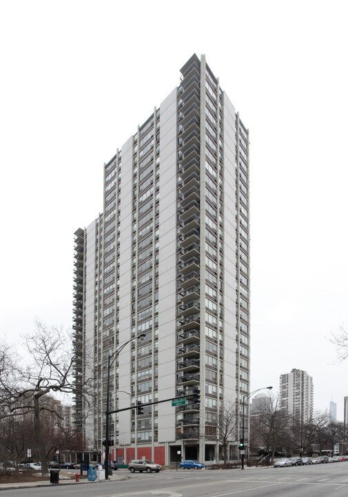 Cummings House in Chicago, IL - Building Photo