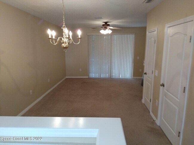 1321 Hampton Park Ln in Melbourne, FL - Foto de edificio - Building Photo
