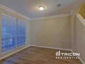 300 Westbrook Dr in Arlington, TX - Building Photo - Building Photo