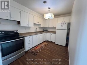 4064 Lawrence Ave E in Toronto, ON - Building Photo - Building Photo