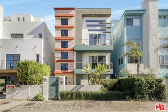 120 Fleet St in Marina Del Rey, CA - Building Photo - Building Photo