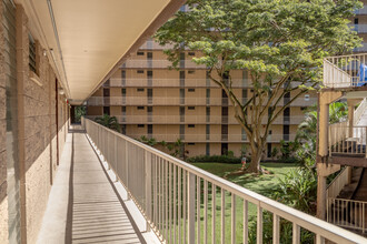 Waikalani Woodlands IV in Mililani, HI - Foto de edificio - Building Photo