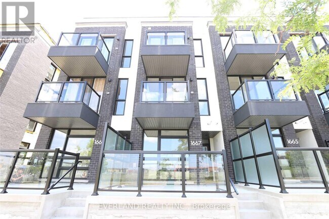 property at 1667 Bur Oak Ave