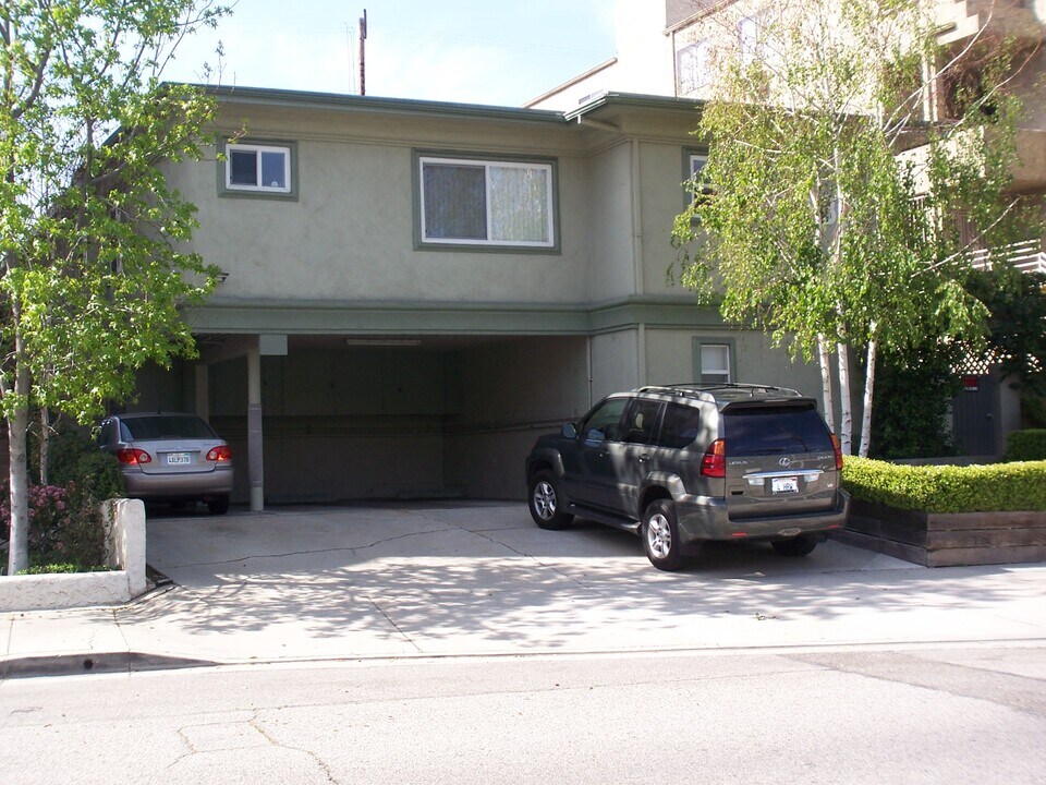 15032 Moorpark St in Sherman Oaks, CA - Foto de edificio