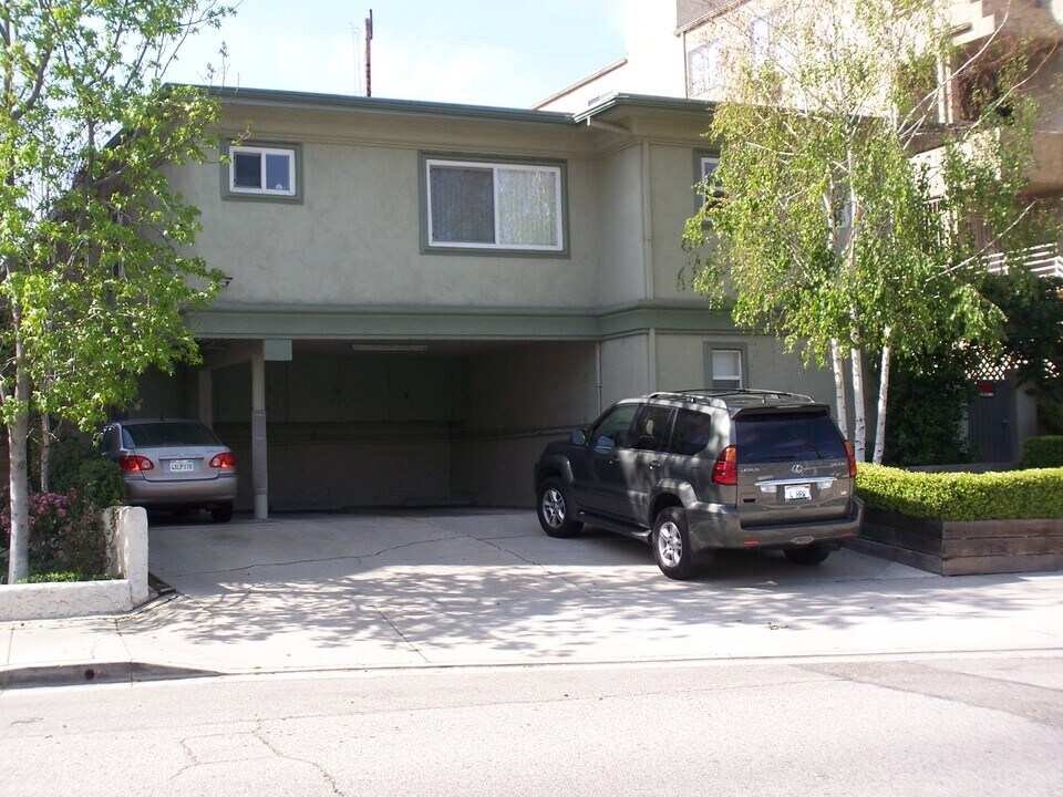 15032 Moorpark St, Unit 9 in Sherman Oaks, CA - Building Photo