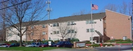 Coventry Place I and II Apartments in Redford, MI - Building Photo - Building Photo