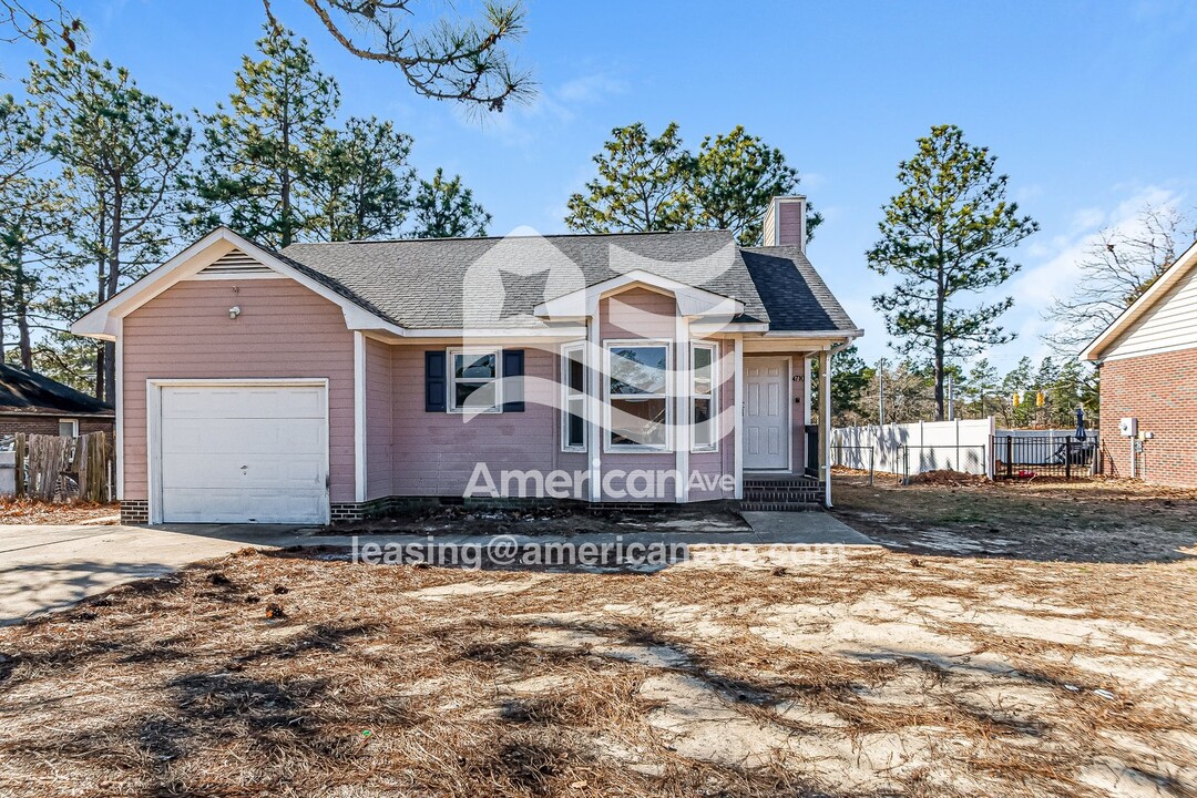 4710 Grandison Ct in Hope Mills, NC - Foto de edificio