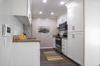 La Palma Woods Apartments in Anaheim, CA - Building Photo - Interior Photo