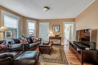 18 Oakland St, Unit 18 in Newton, MA - Building Photo - Building Photo