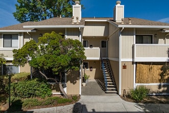 Vintage Ridge Apartment Homes in Santa Rosa, CA - Foto de edificio - Building Photo