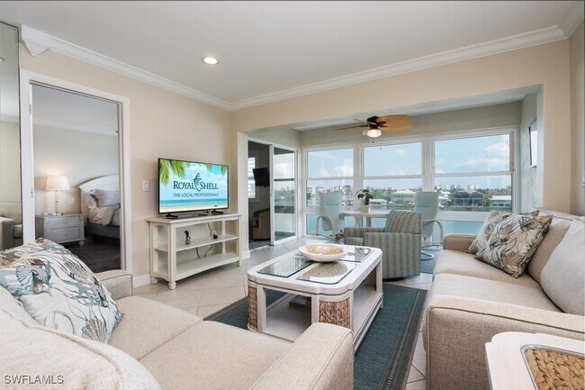 271 Southbay Dr in Naples, FL - Building Photo - Building Photo