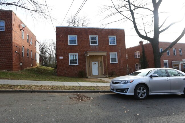 3208 28th St SE in Washington, DC - Building Photo - Building Photo