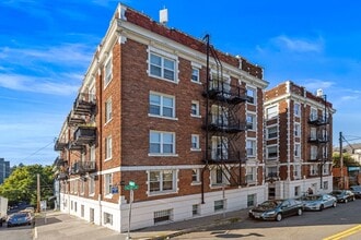 Imperial Arms Apartments in Portland, OR - Building Photo - Building Photo