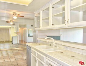 521 Montana Ave in Santa Monica, CA - Building Photo - Building Photo